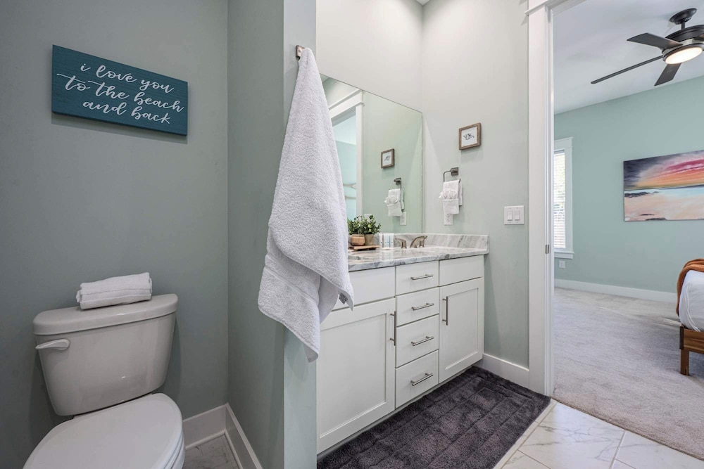 Beach to Bay 3BR Retreat - Cowboy Pool & Golf Cart