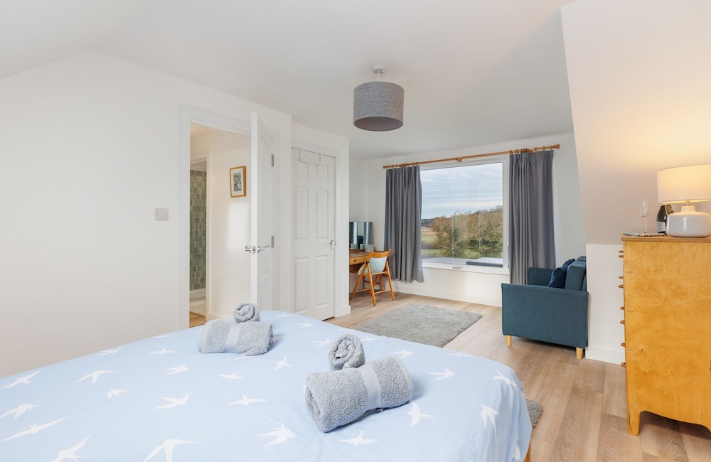 Sea Breeze Your Coastal Sanctuary in Sandown