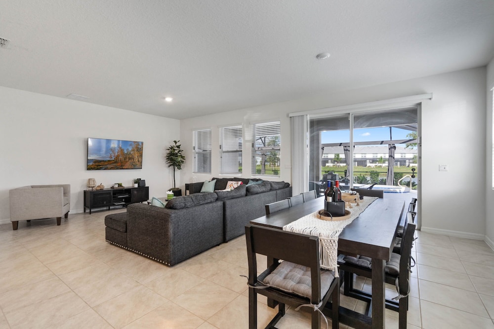 Solterra Villa With Screened Pool & Lake View
