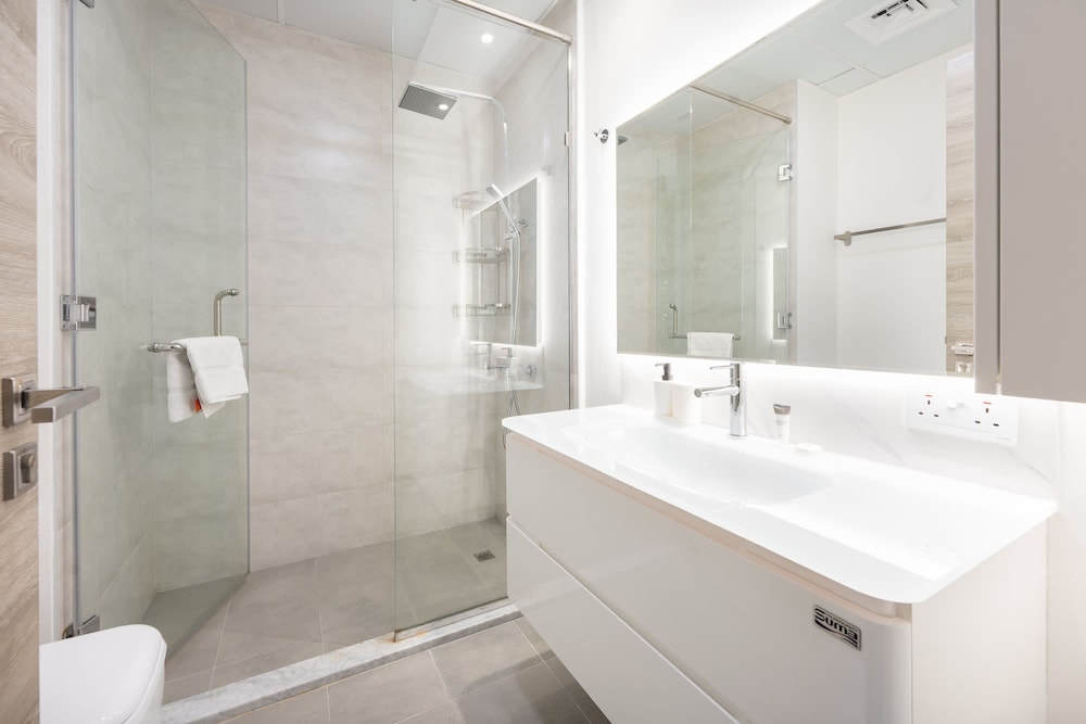 Sophisticated 1 Bedroom Apartment in Bloom Tower B