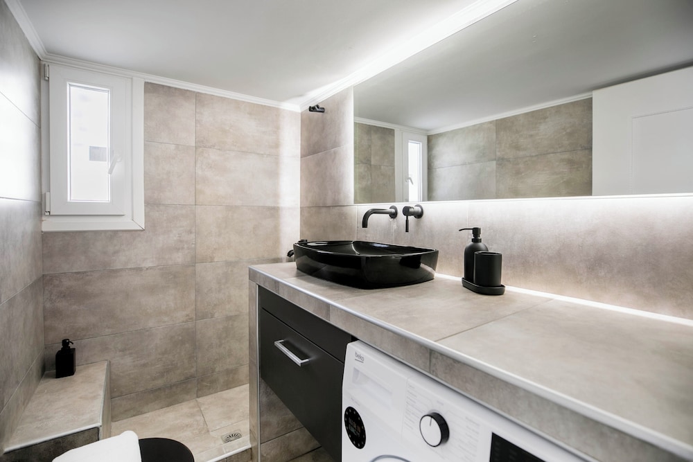 Dew 1-Bedroom Apartment in Athens