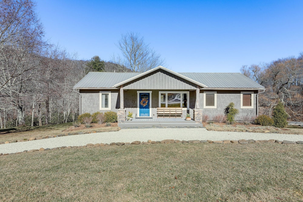 Beautiful Blowing Rock Home w/ Private Deck! view 4