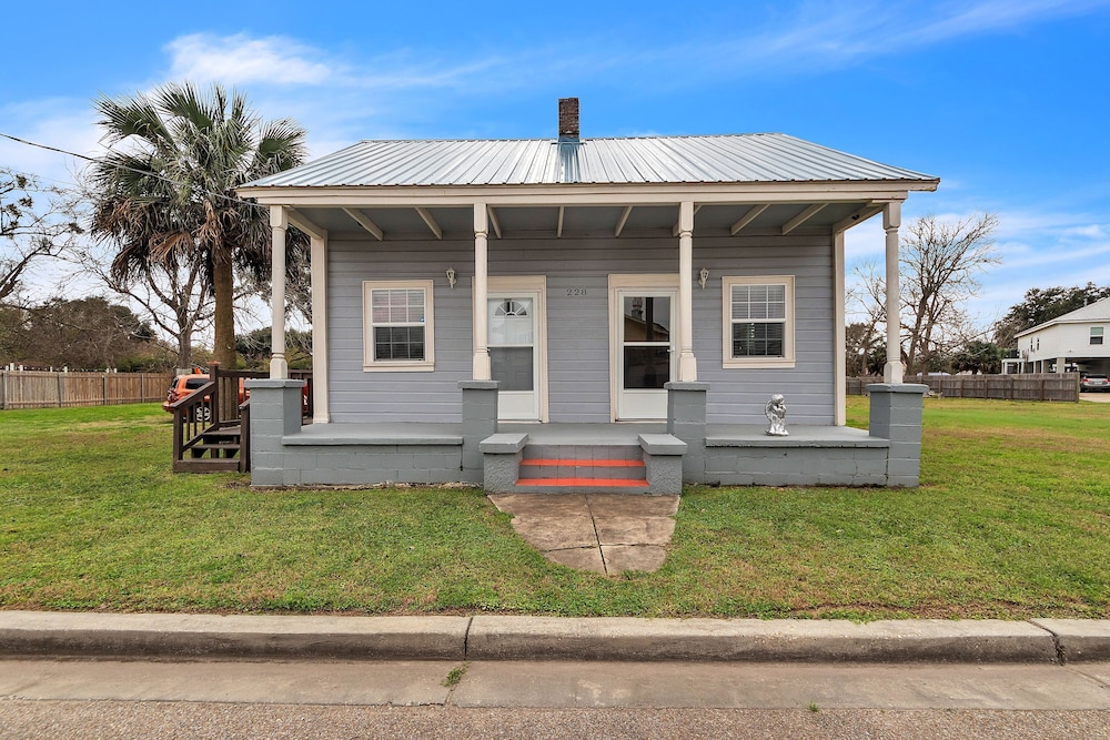 Charming Coastal Retreat In Bay St Louis 3 Bedroom Home