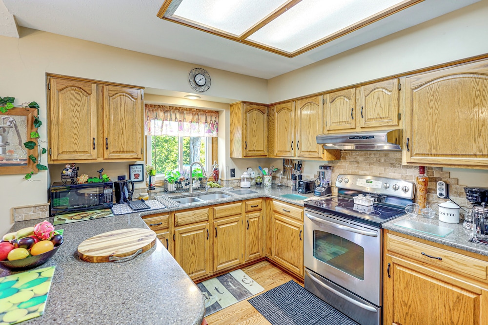 5 Mi to Platte River: Inviting Bellevue Rental