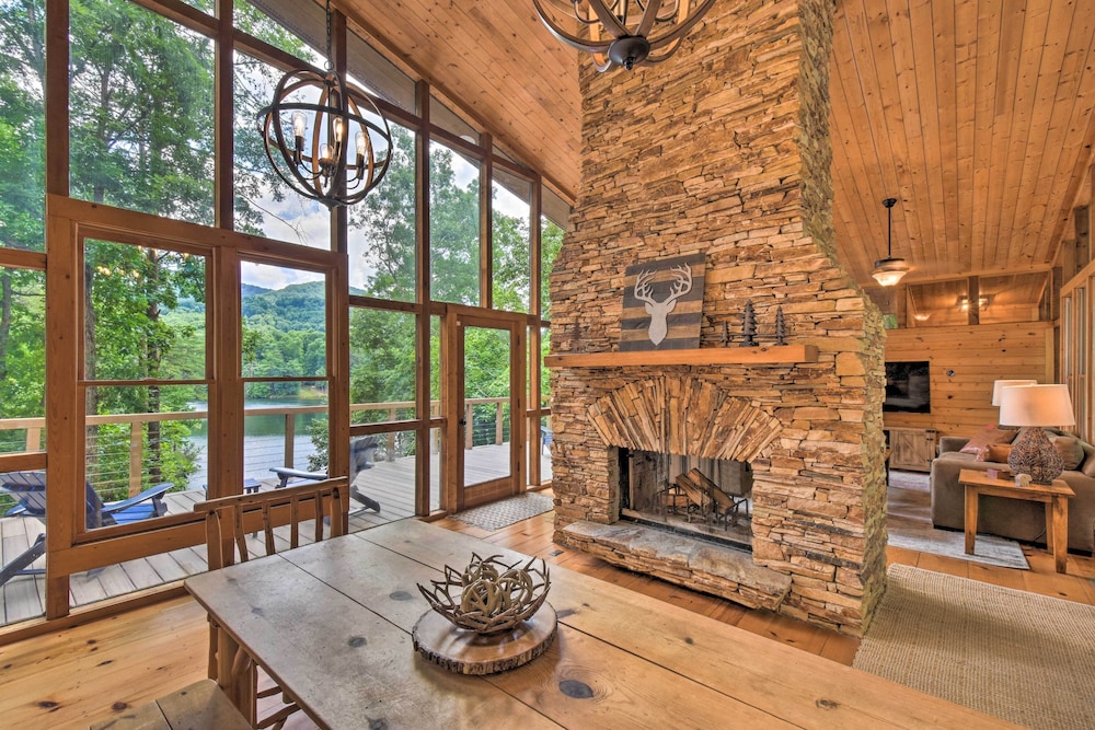 Lakefront Glass House Cabin w/ Mountain Views!