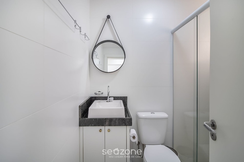 Modern Apartment Near the BC Ferris Wheel Mbh0601