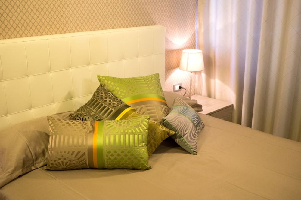 Mikale Rooms