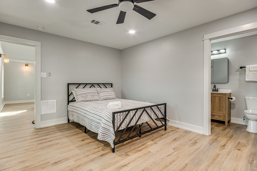 3 Mi to Navarre Beach: Home w/ Furnished Patio