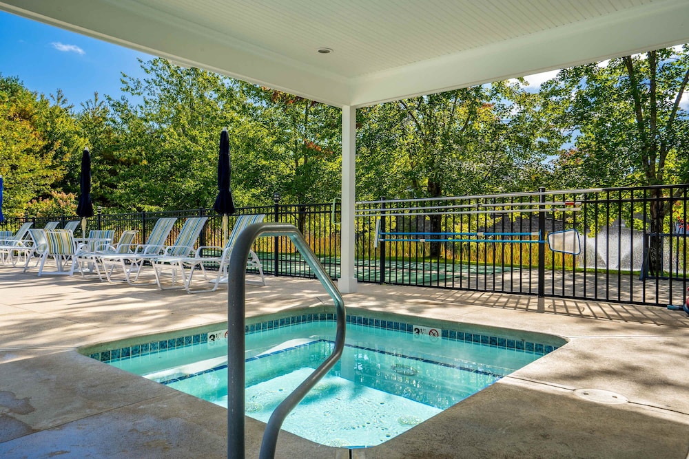 Pool Hot tub Pickleball Sauna Games & More