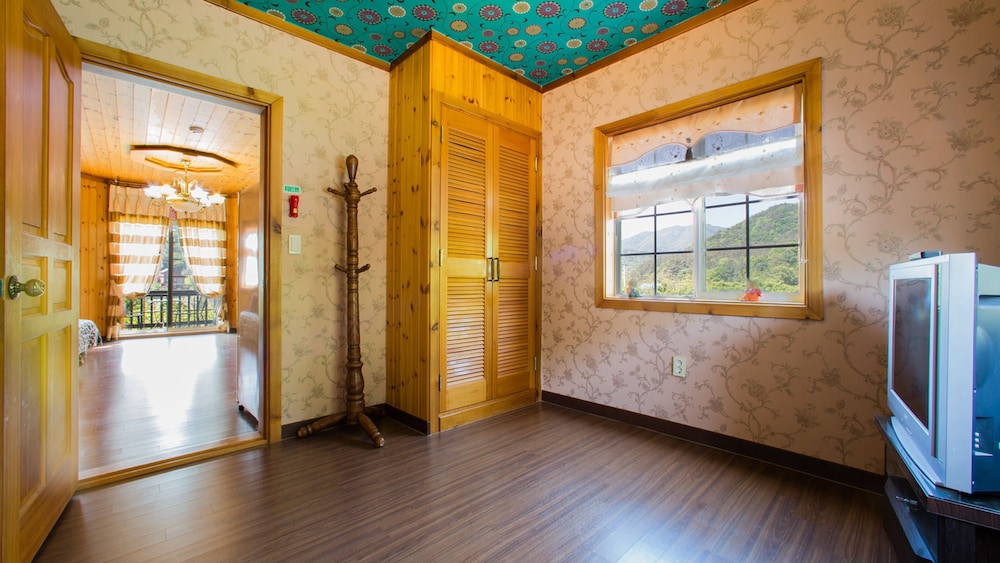 Muju Cherish Pension