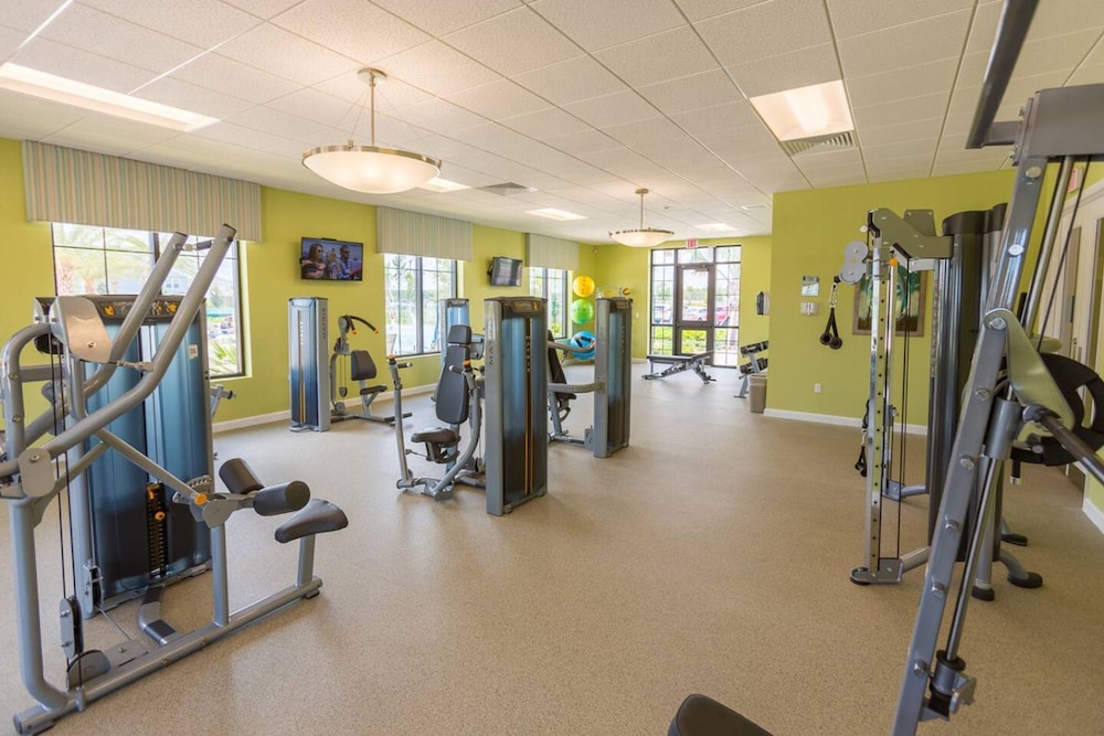 Amazing 4bdr Near Parks w Pool