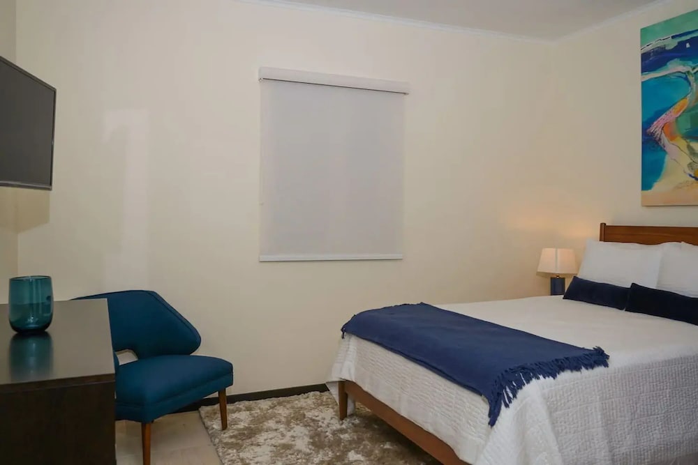 3BR Ground Level Eagle Beach Condo Pool GYM