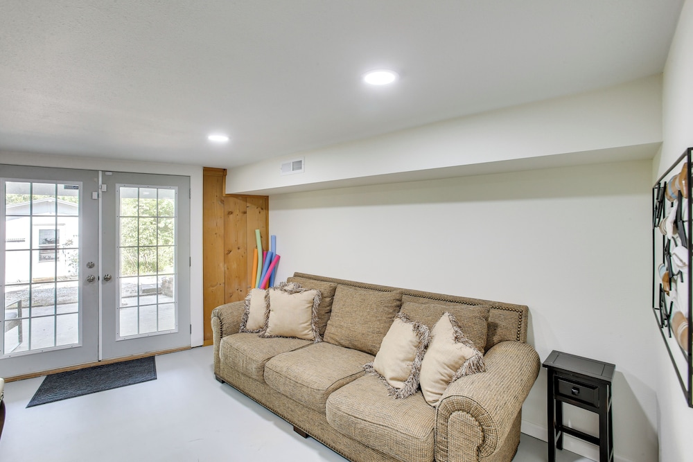 3,000-sq-ft Home < 7 Mi to Barren River Lake