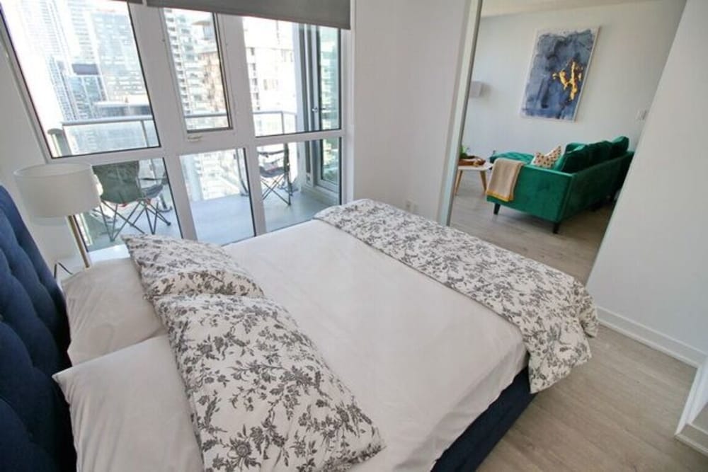 Executive 1 BD in the heart of Entertainment District - Image 4