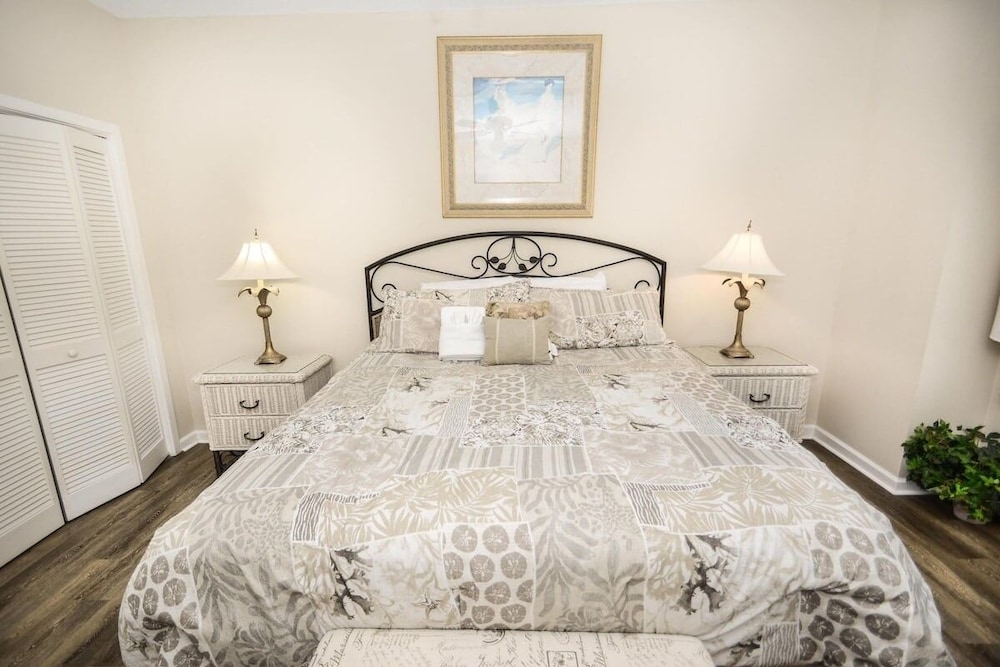 Canterbury Court 6 E 3 Bedroom Apts