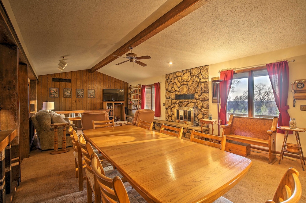 Milford Lake Vacation Rental: Walk to Beach! view 4