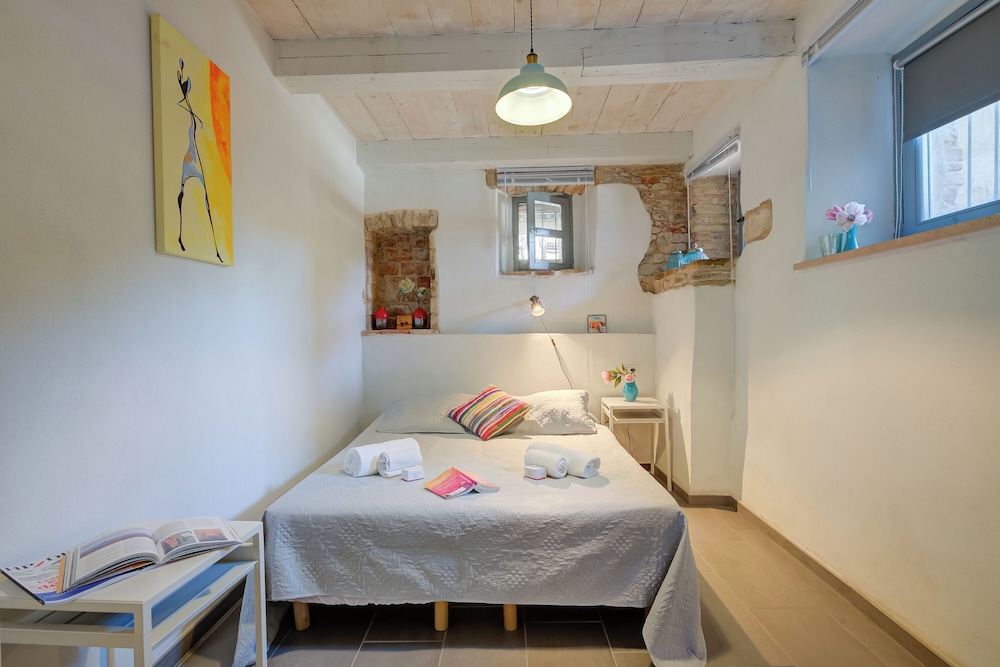 Bocca Al Lupo Apartments
