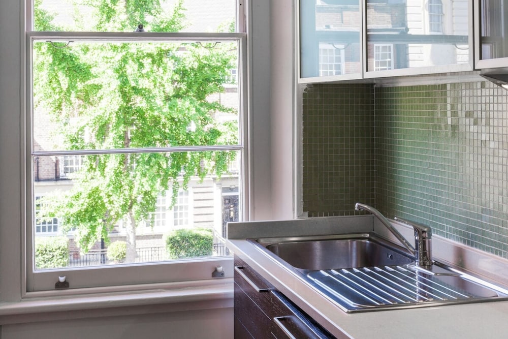Elegant, Airy 2 Bedroom Flat in Paddington