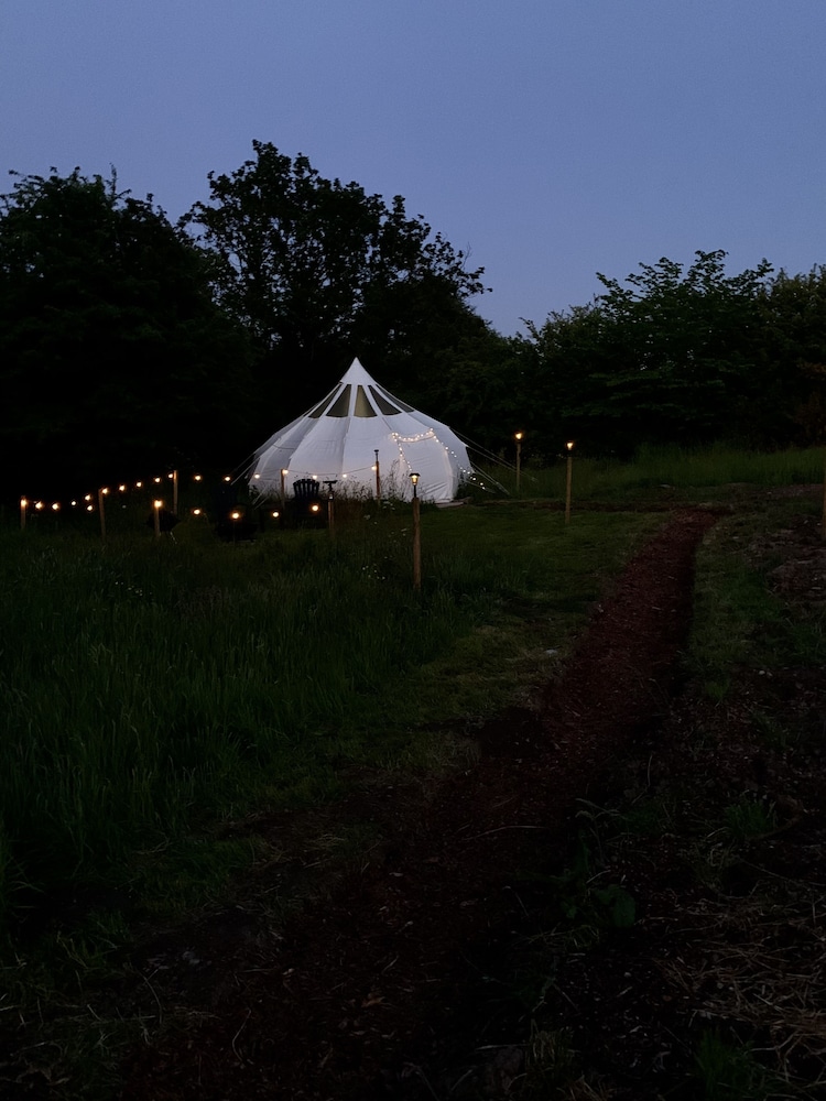 Loughborough Vacations - Stunning 1-bed Star Gazing Bell Tent Loughborough - Property Image 11