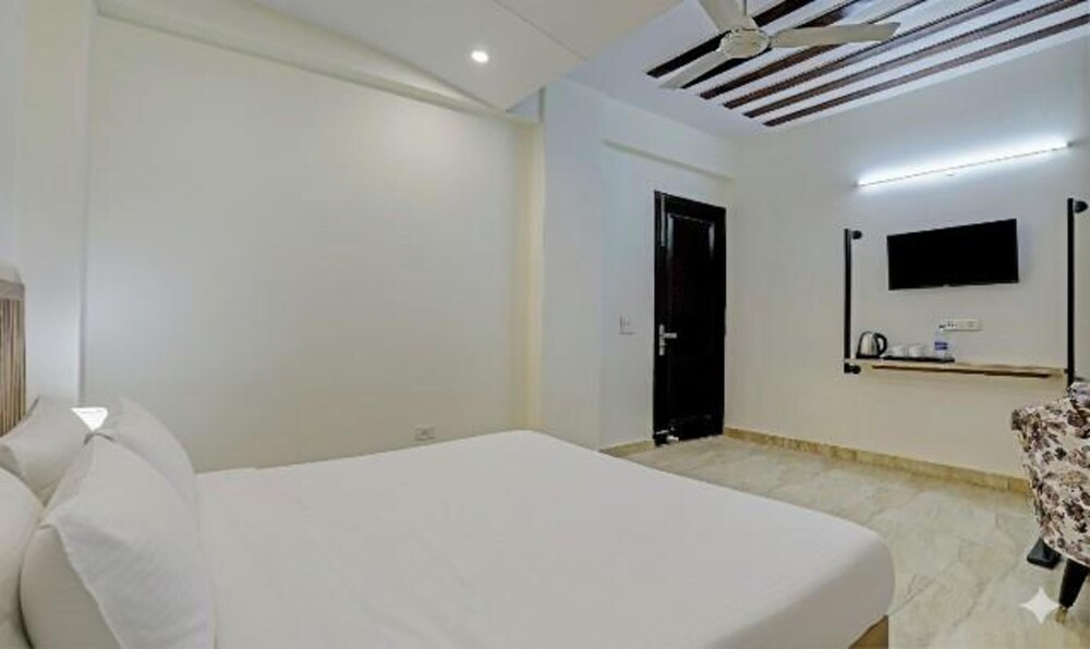 Fabhotel Royale 19
