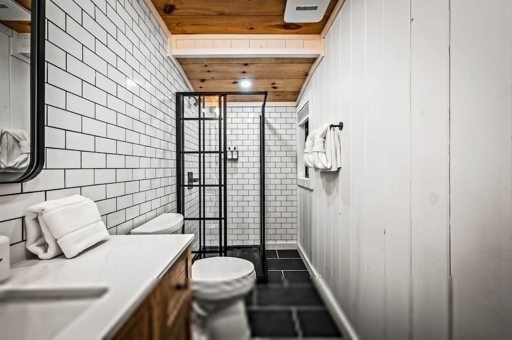 Group Getaway Modern Cabins Sleep 16 Gatlinburg