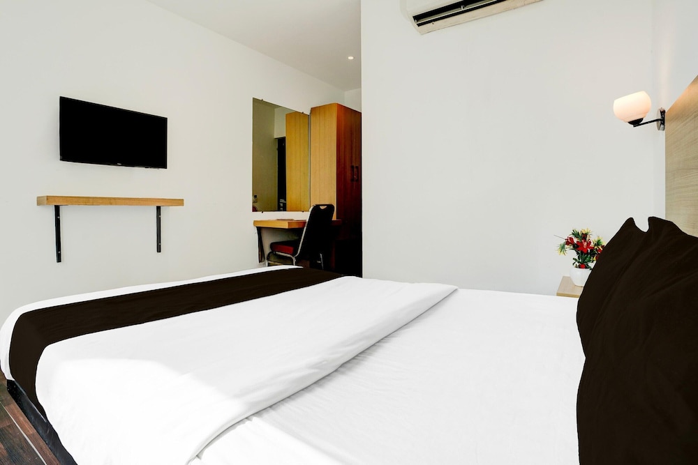 Super Townhouse PBG Mall Vashi