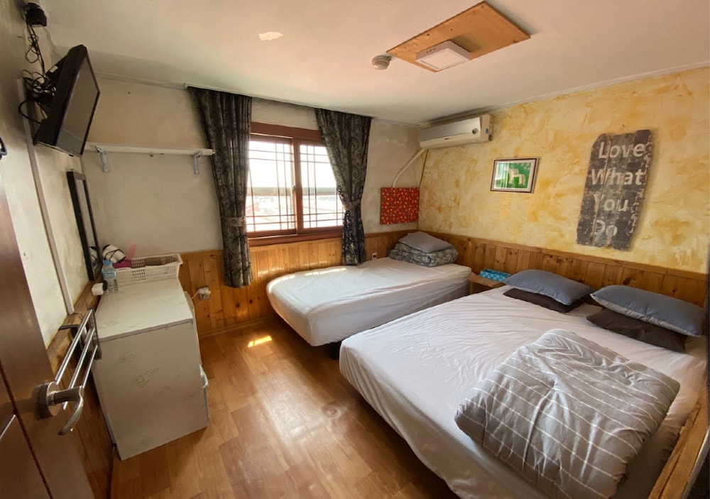 Gudeok Guest House - Hostel