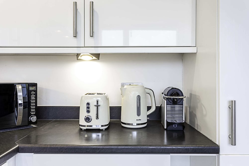 Trendy Queen's Park Apartment With Views Across London