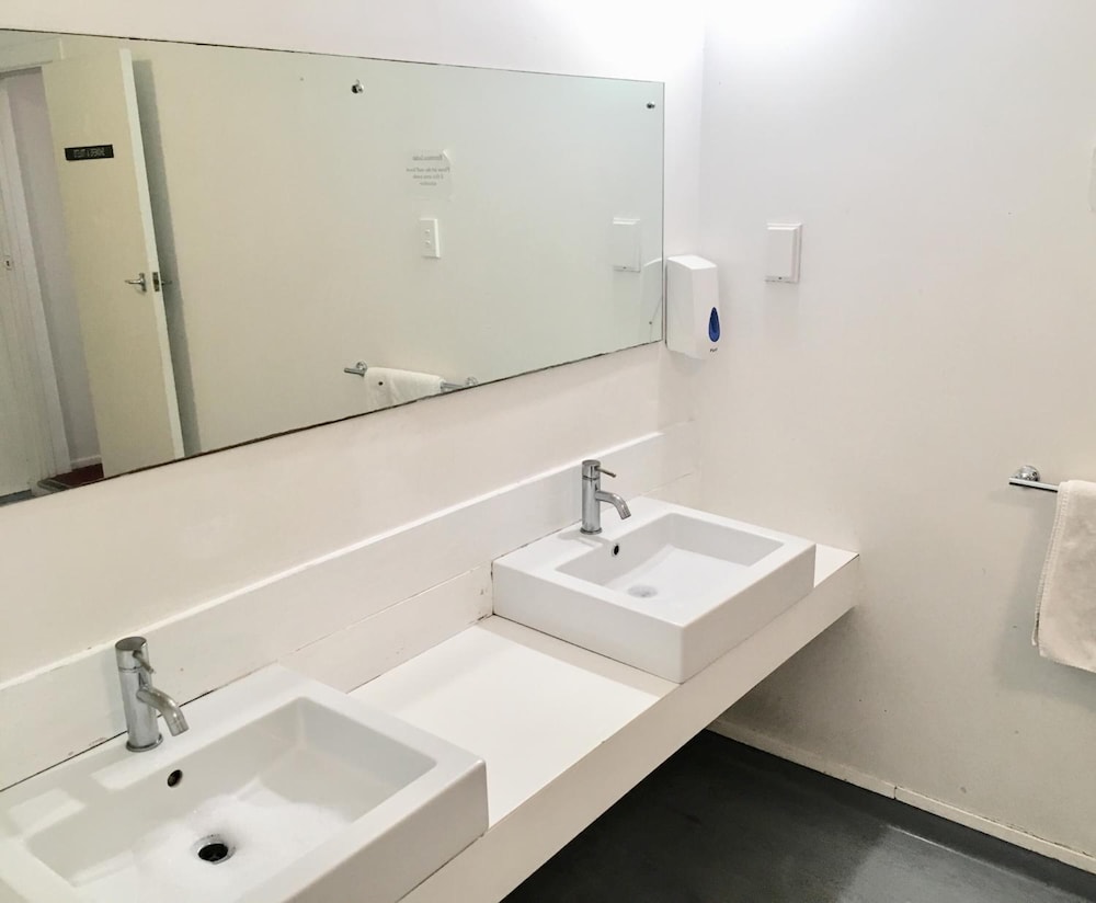 Freemans Backpackers Lodge - Hostel