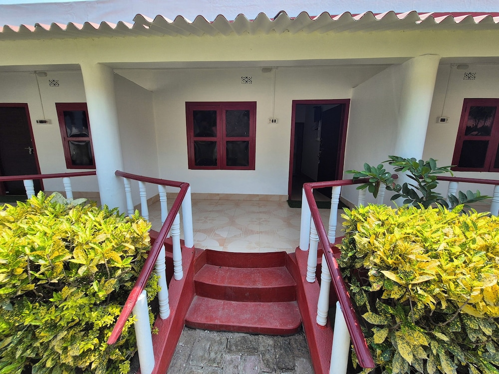 Sands Courtyard