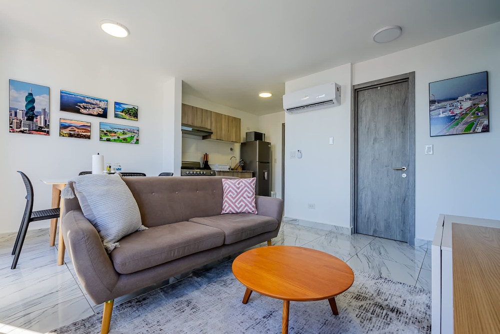 w Comfy 1BR w Great View in Calle 50
