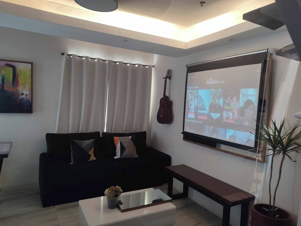 L1 Twin Bed Staycation in Bonifacio Global City