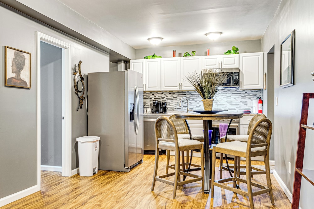 4 Mi to Dtwn Indianapolis: Quiet Apartment w/ Yard