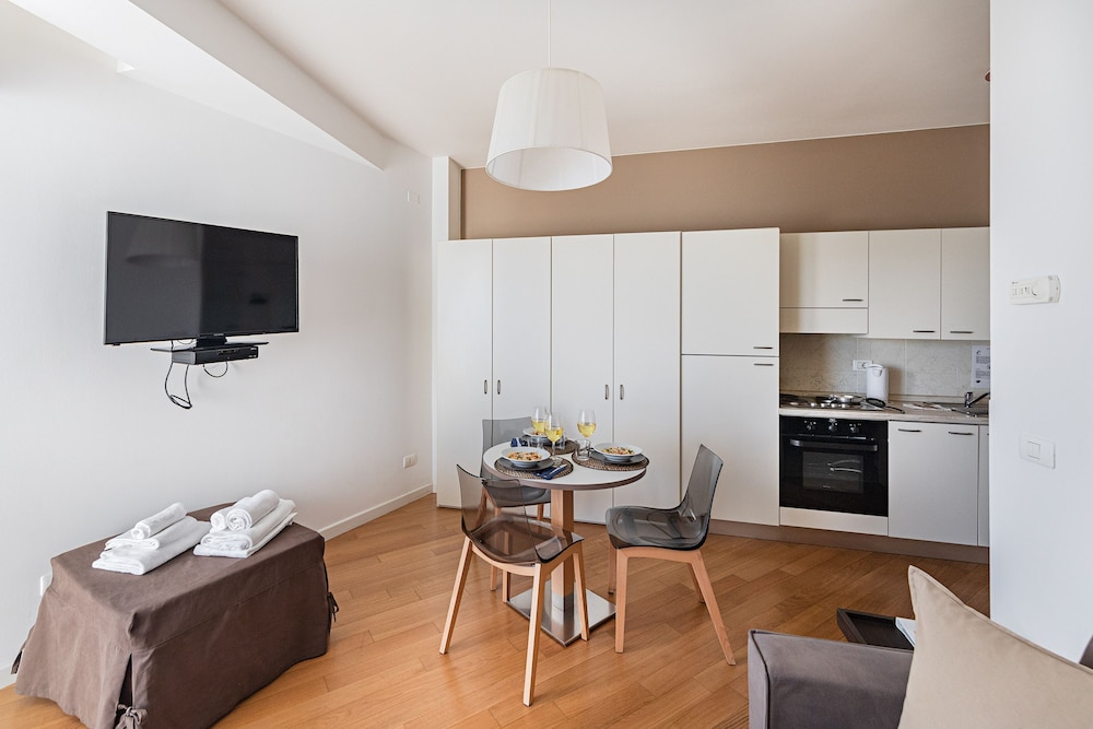 Residenza Miralago - 16 Domitilla - Locazione BK