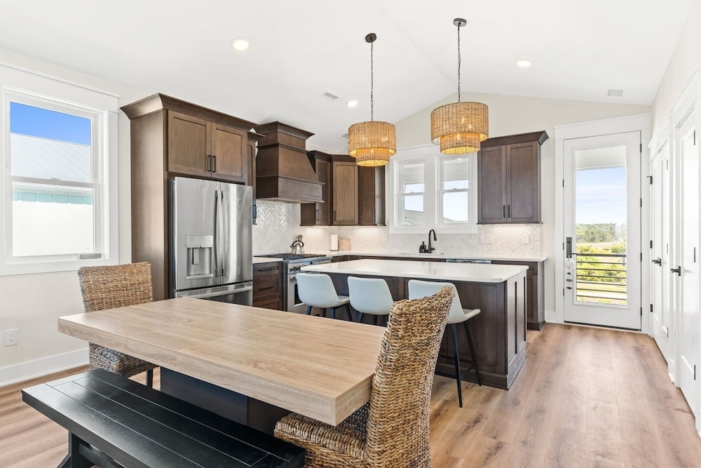 1040 Break / 1040 Ocean Blvd West 4 Bedroom Home by RedAwning