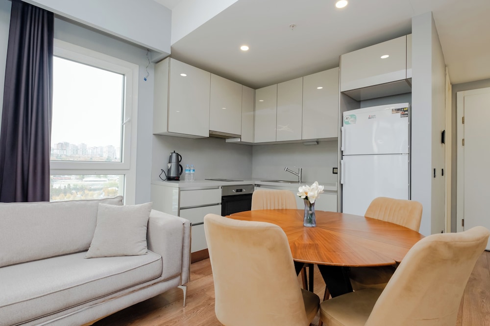lUX Residence on High Floor 03