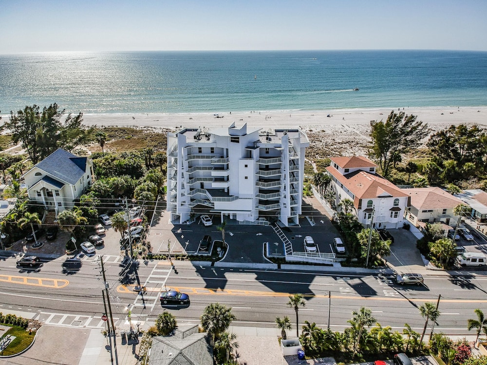Oceana 204 East