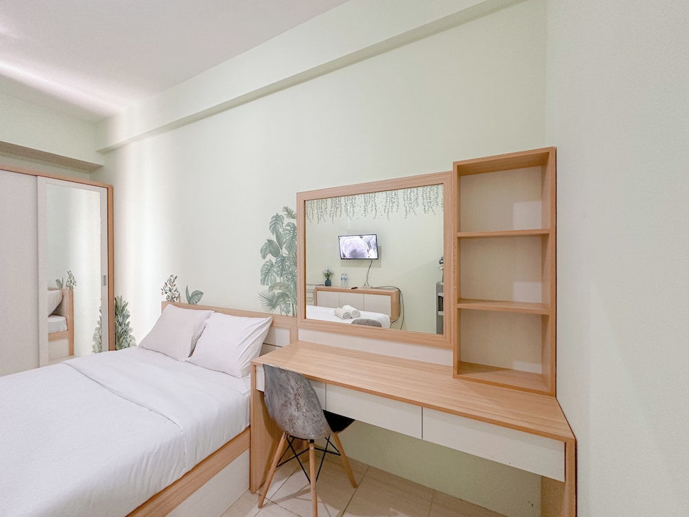 Stunning Comfy Studio Apartment Near Merr At Bale Hinggil