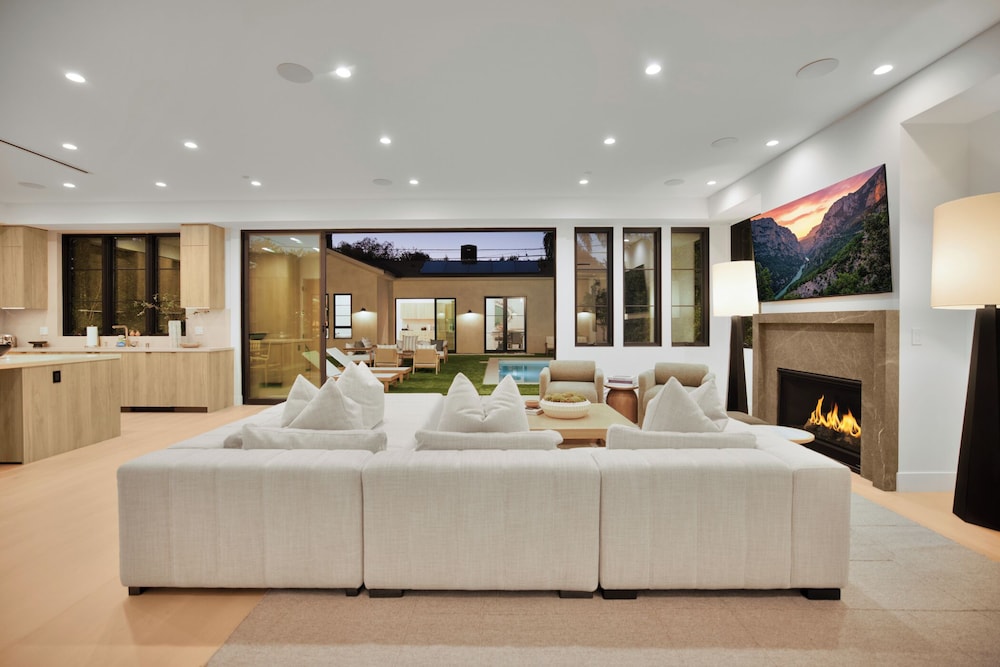 Kraft Villa - Luxury Living Redefined w/ Pool