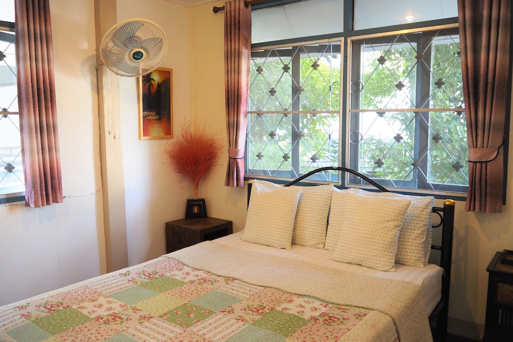 Stay With Me Guesthouse