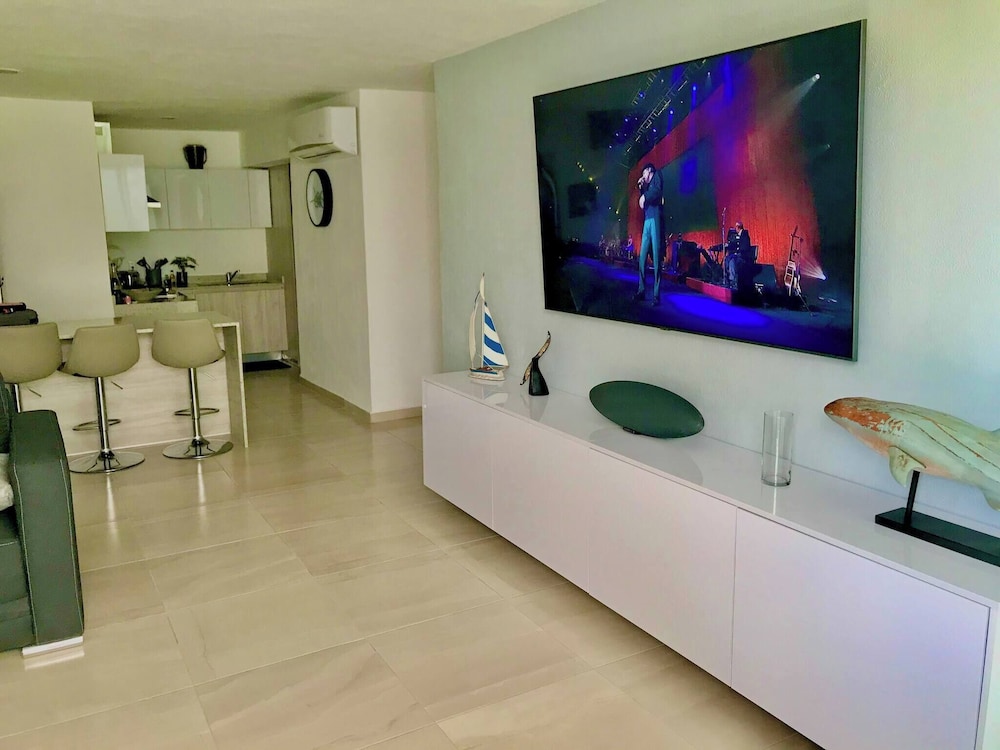 Beautiful Apartment With Pool, gym and Beach Just 80 Meters Walk, Fully Equipped