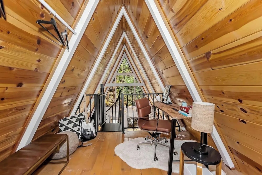 Acute A-frame Cabin w WiFi