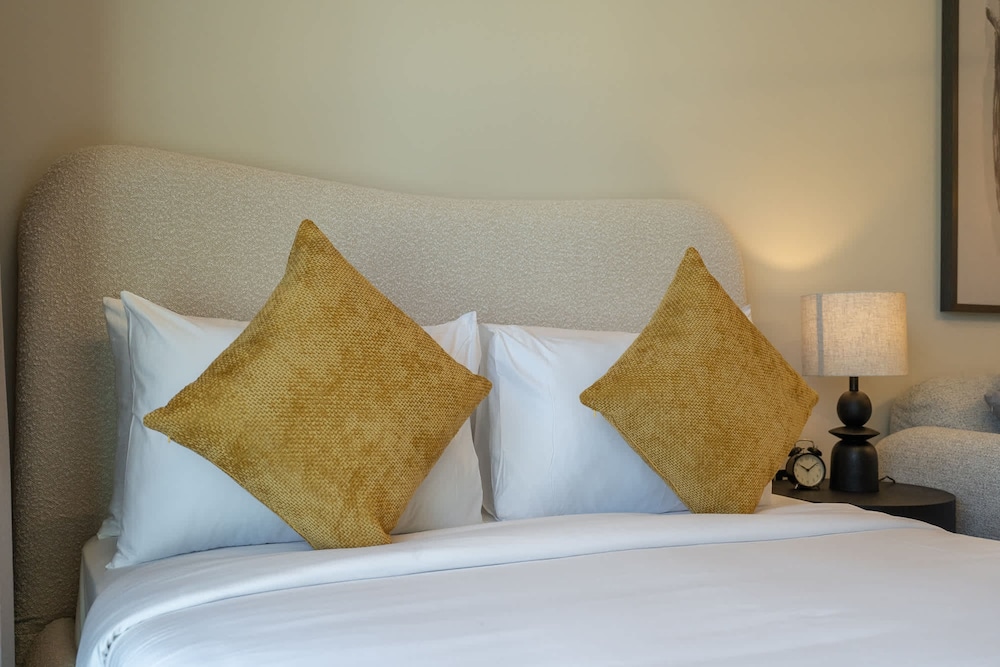 Comfortable Flat That Sleeps 2 Near Circle Mall