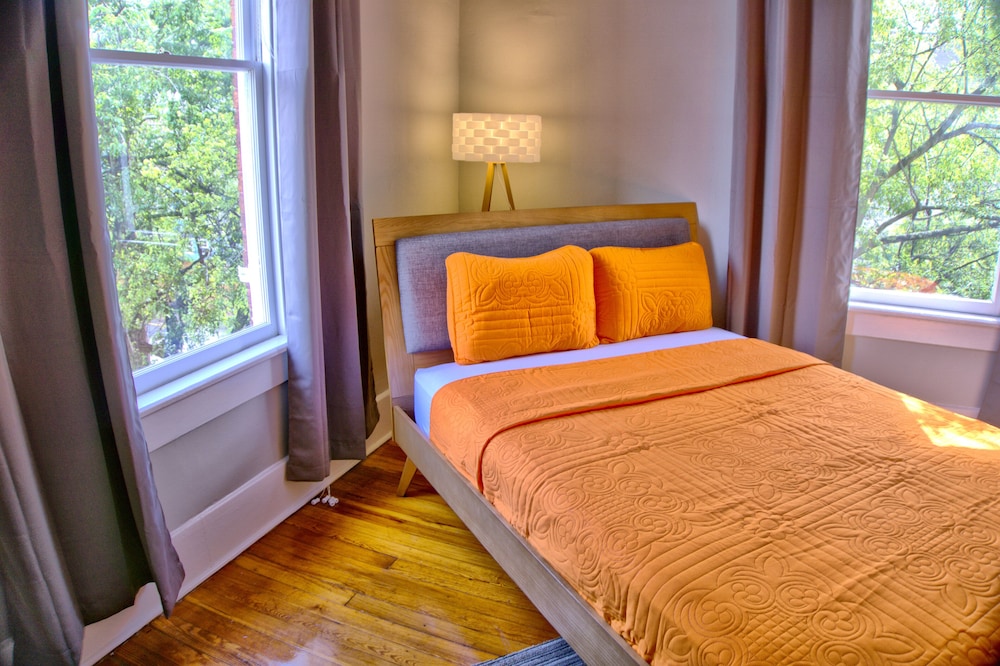 Beautiful Brick 2 Bedroom Home view 5