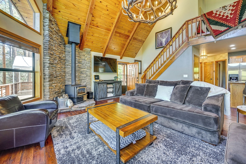 Furnished Deck + Forest Views: Pine Retreat! view 5
