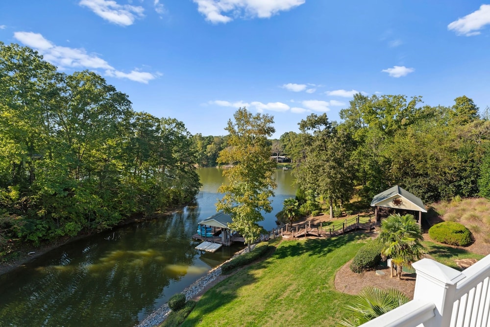 Jake s Lake House by Avantstay Lake Gazebo