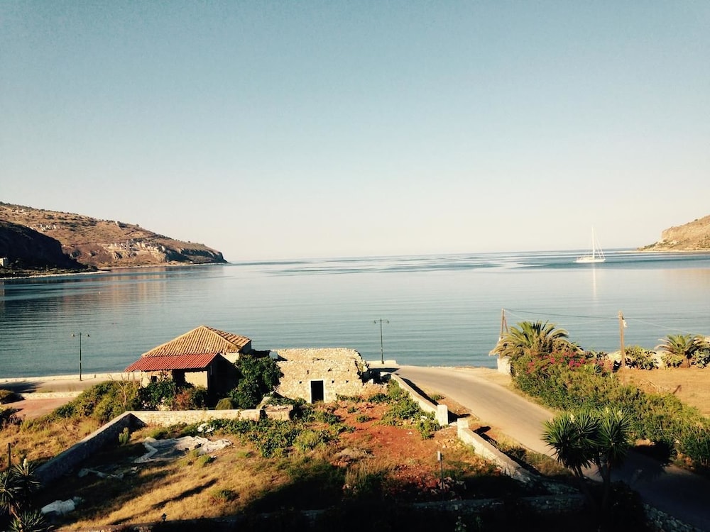 LAS Giannakakou traditional stone houses photo 5