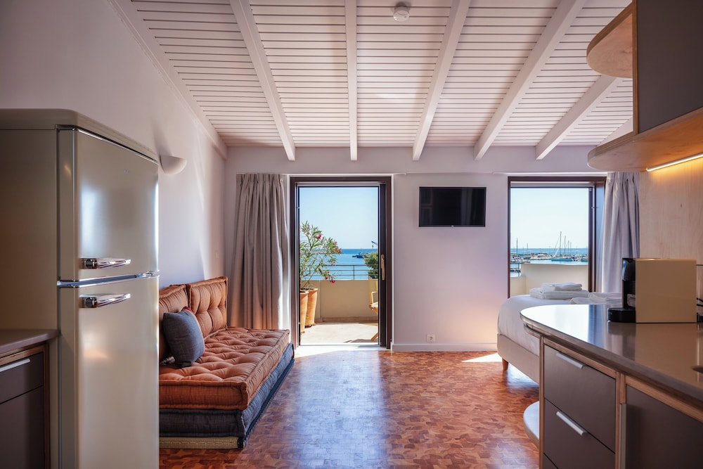 seafront cozy suite for 2 in Rethymno