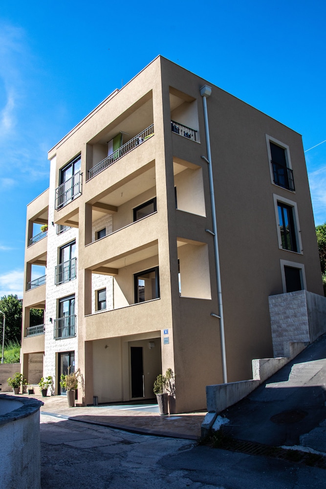 Apartmani Ralux Tivat view 5