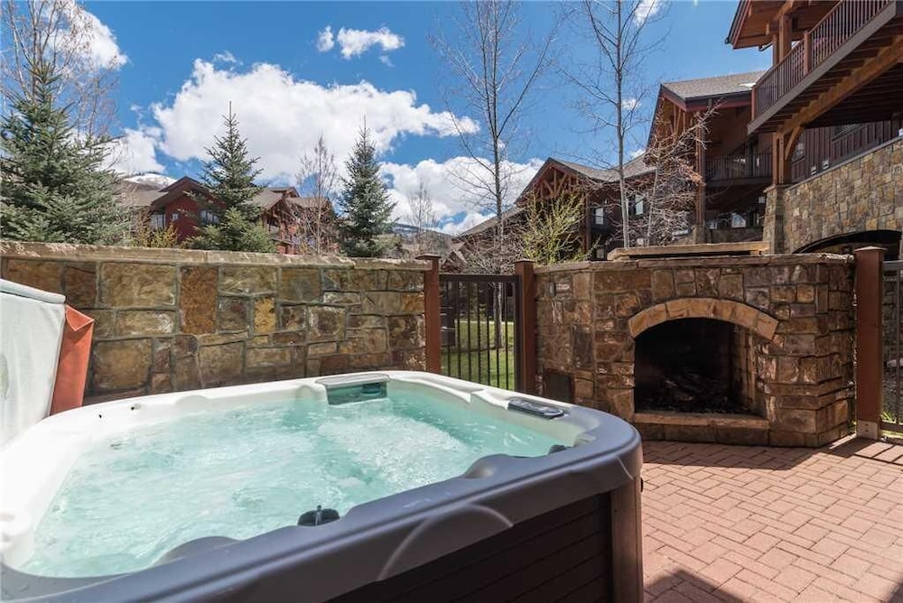 6107 Bear Lodge, Trappeur's Crossing Apartment 3